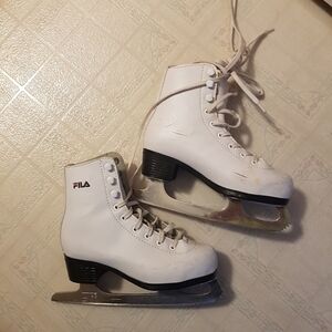 Girls Fila figure skates size 1